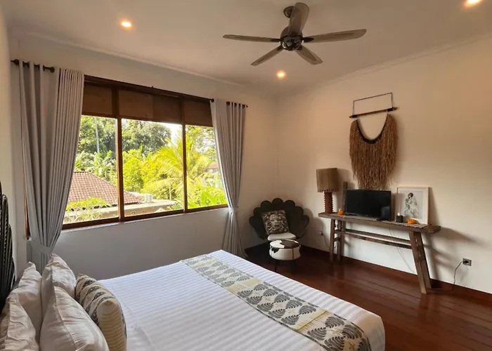 Badra House Santai Villa *