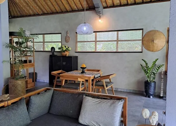 Badra House Santai Villa *